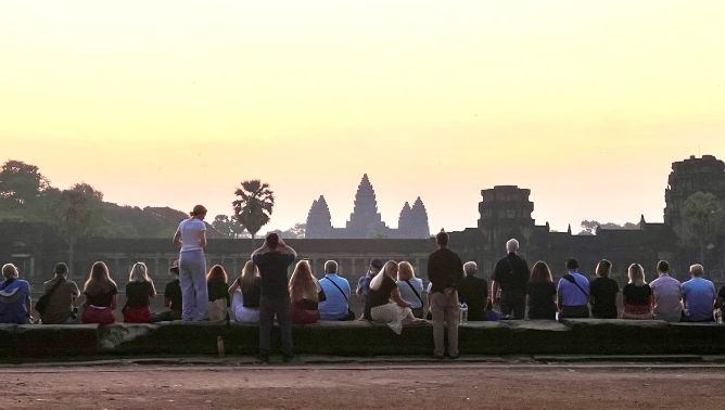Sunrise Angkor Wat & Small Circuit Private Tour