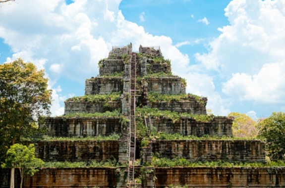 Prasat Thom or Pyramid temple
