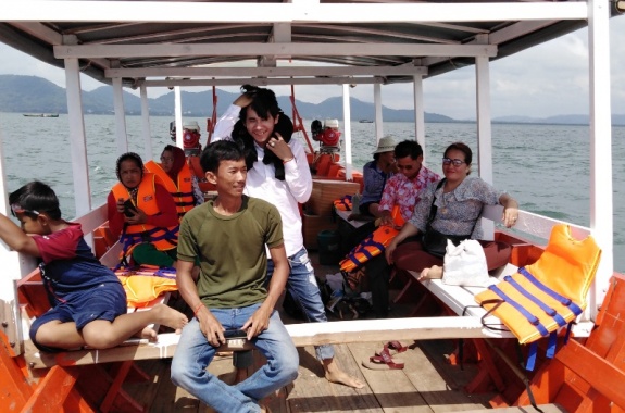 Boat to rabbit island