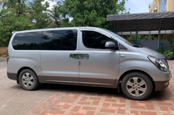 7 seats van